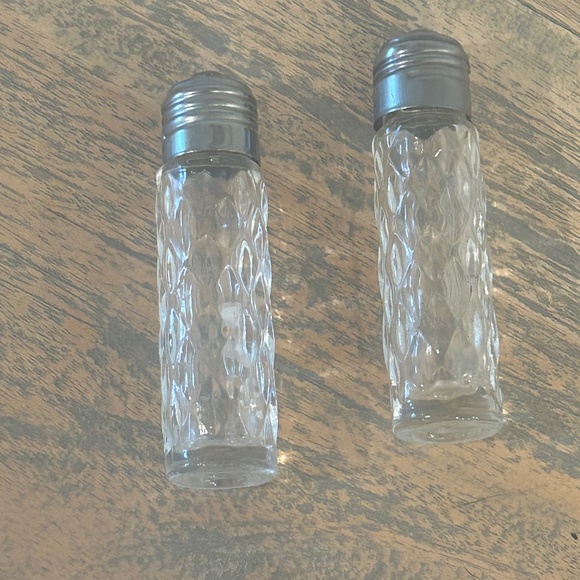 Arthur Court grape salt and pepper shaker - Picture 3 of 5